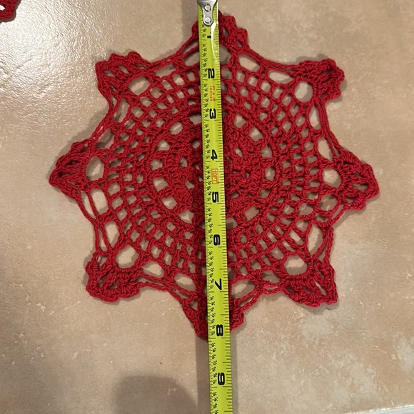 6 Vintage RED& GREEN CROCHET DOILIES - Picture 8 of 10